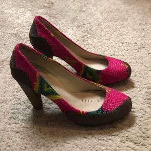 Hand embroidered Terra Plana pump
